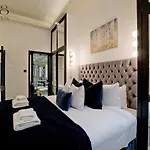 Harrods Hideaway 3 Bedroom Flat